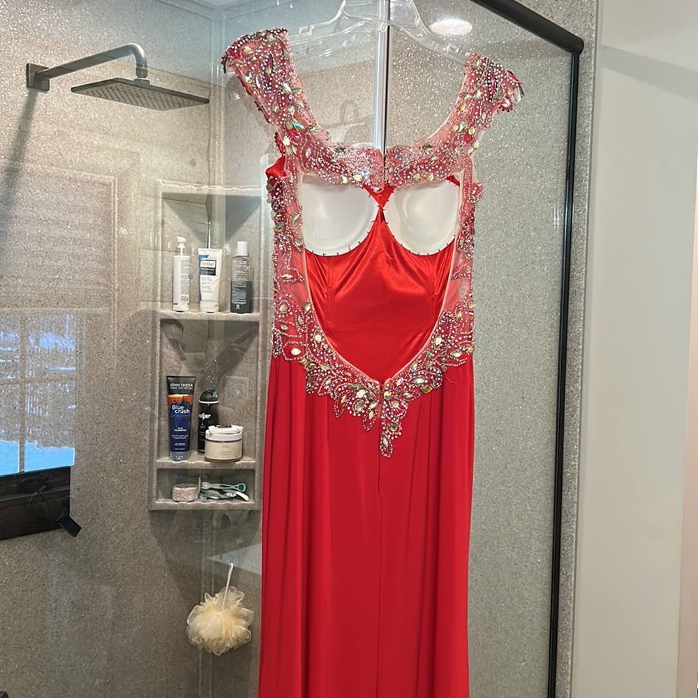 Beautiful Open Back Red Gown, Size 6 - image 5